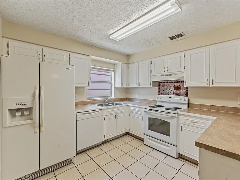 9616 N Oklawaha Ave #1/2 — Photo 16
