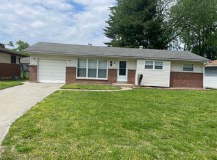 8 Ridgelawn Ct, Florissant, MO 63031