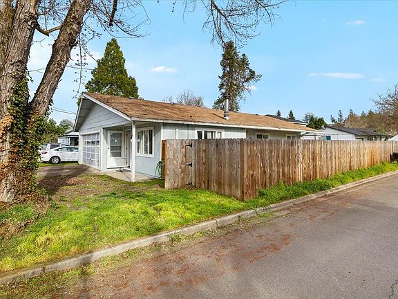 3rd image of 621 S Shasta Ave