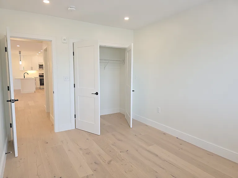 442 Main St #5 — Photo 16