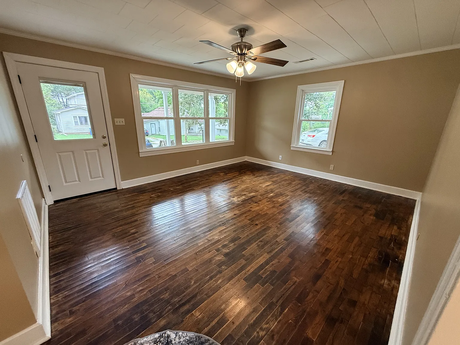 323 Lee Street - 1 — Photo 3