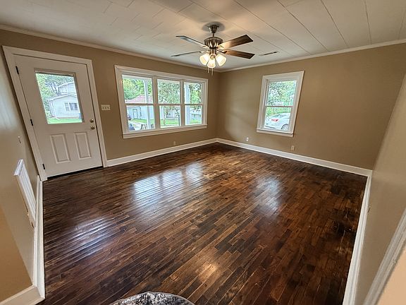 3rd image of 323 Lee St