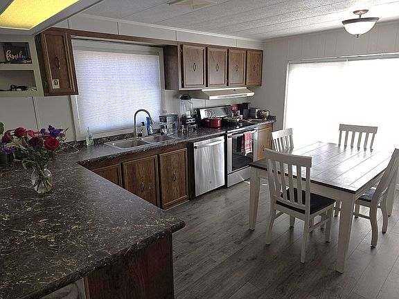5th image of 7 Carrie Lynn Dr