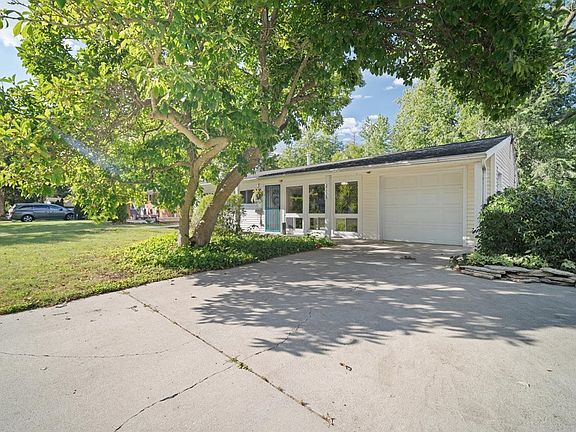 2nd image of 2118 Peirce Ave