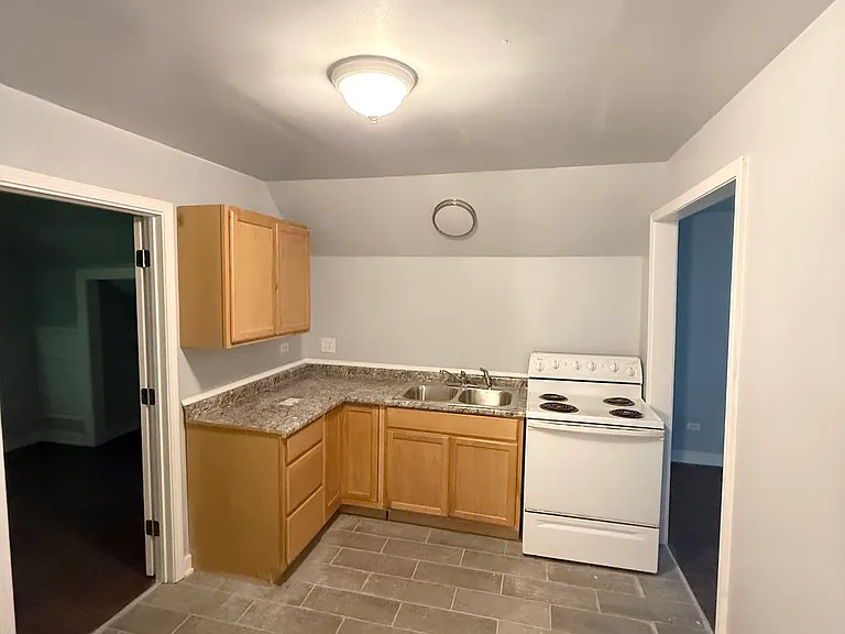 14305 Irving Ave #2 — Photo 4