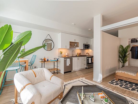 Find the peak of chic at Modera River Trail.