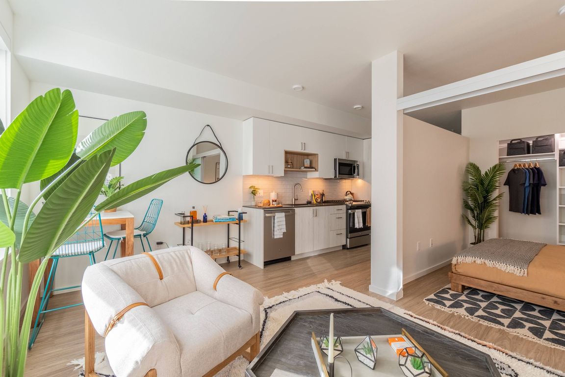 Find the peak of chic at Modera River Trail.