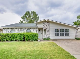 2042 Rose Hill Rd, Carrollton, TX 75007