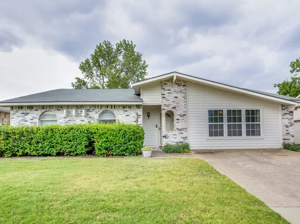2042 Rose Hill Rd, Carrollton, TX 75007