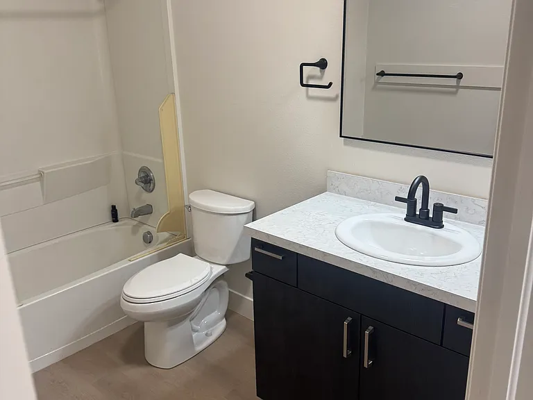416 N Meldrum St #B — Photo 6