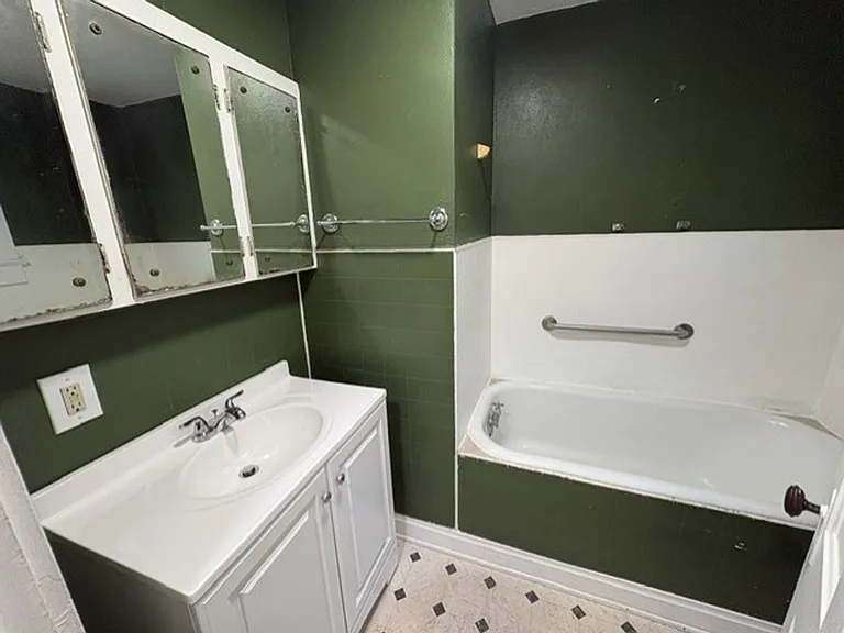 586 Madison Ave — Photo 6