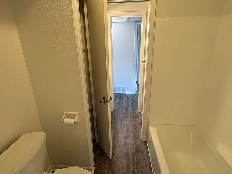 6224 Robinson St #4 — Photo 17