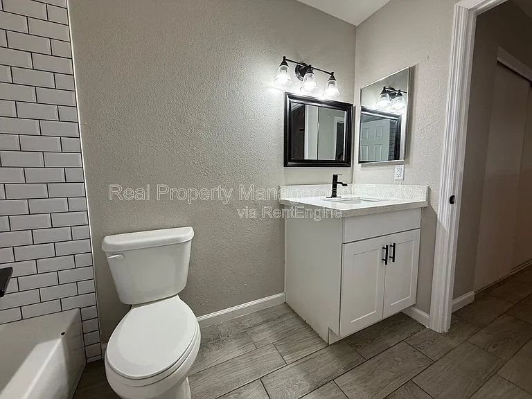 3302 W Loma Ln #3 — Photo 11