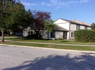 2546 Yarrow Ln, Rolling Meadows, IL 60008