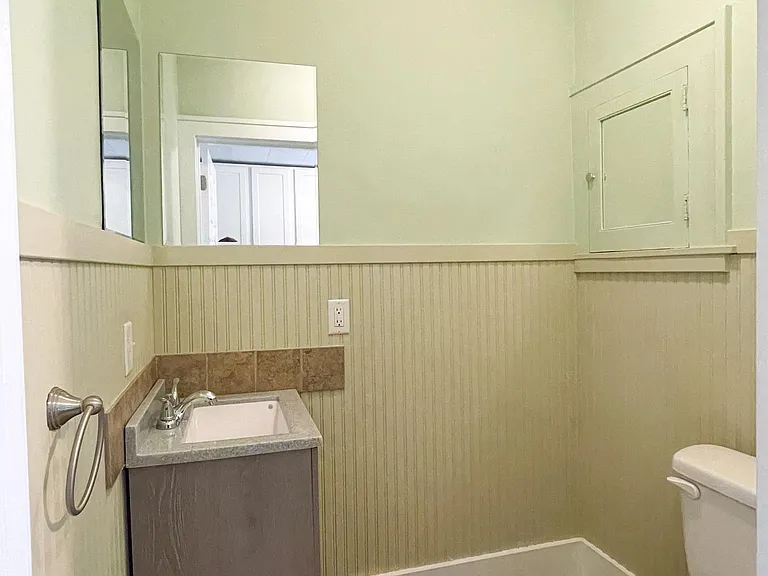 1031 Benjamin Ave SE — Photo 7