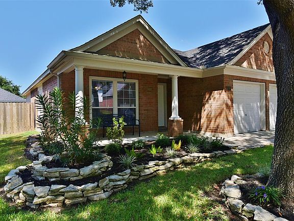 3rd image of 3707 Pelican Lake Dr