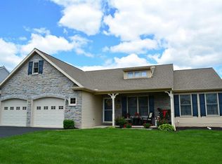 1021 Cambridge Dr, Manheim, PA 17545