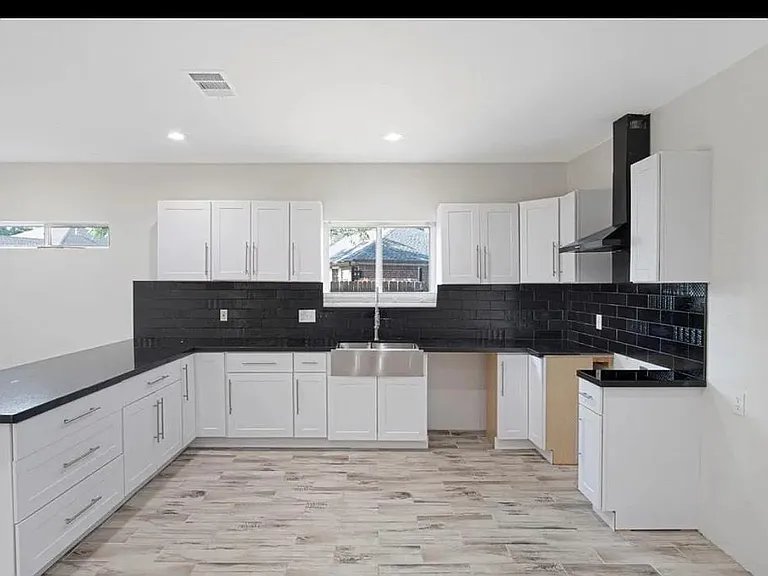 2611 Druid St #1 — Photo 7