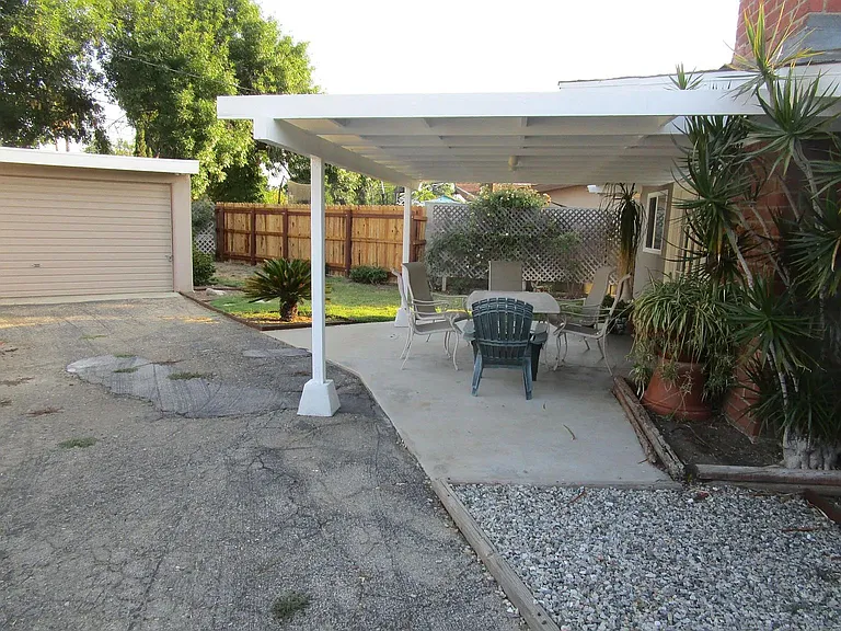 10638 Danube Ave — Photo 4