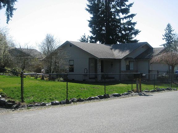 Huge fully Fenced Yard
