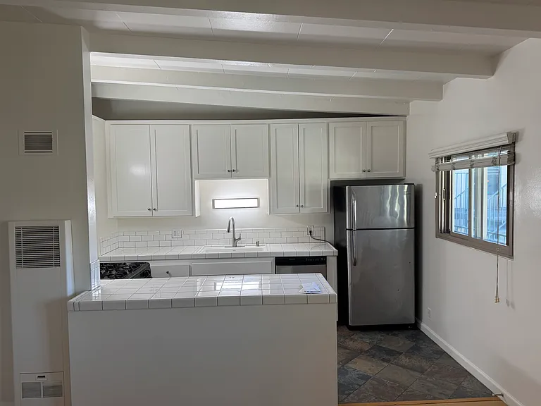 Seabreeze Apartments — Photo 28