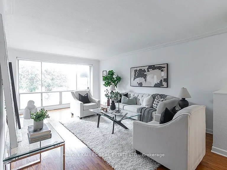 135 Combe Ave — Photo 2