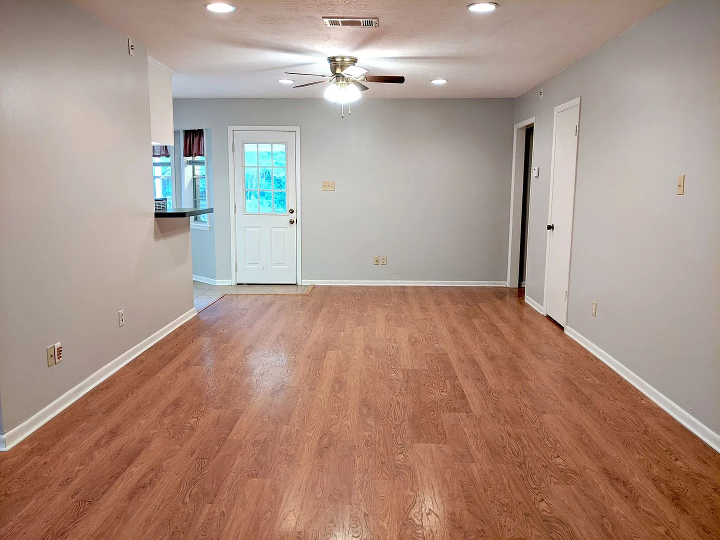 Aug Pre-Lease Cute 3 Bedroom Home In Bryan Close To Campus! — Photo 4