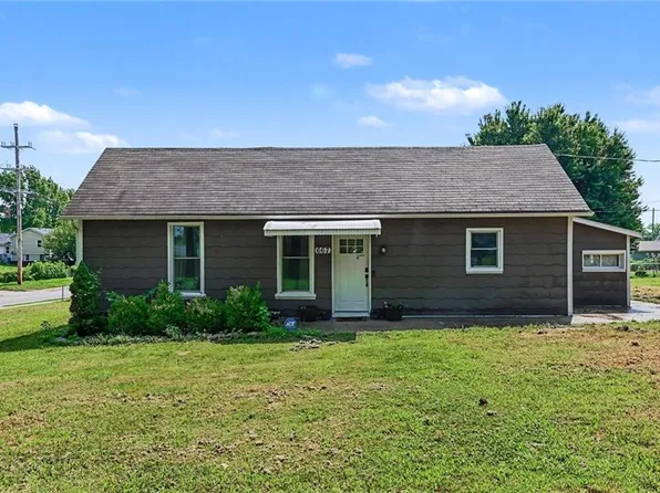 667 Thornton St, Leavenworth, KS 66048