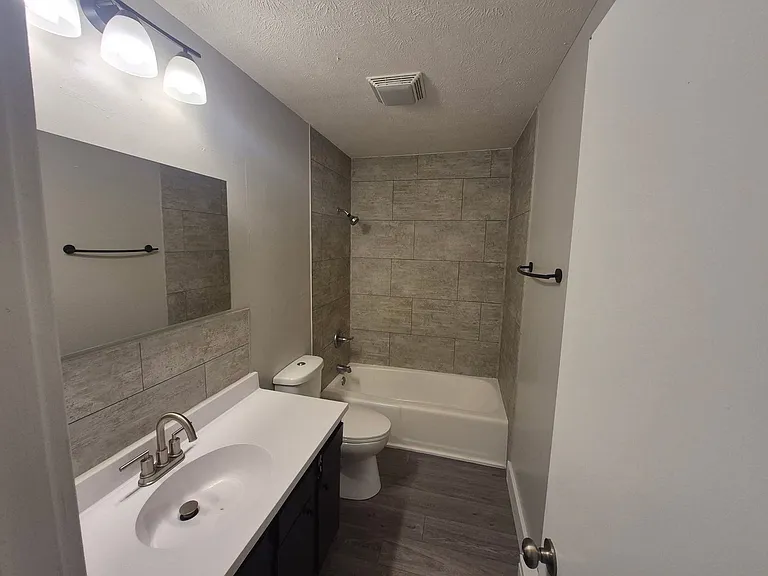 222 Park Ave — Photo 8