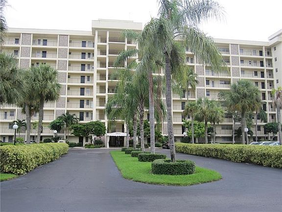 3rd image of 3200 N Palm Aire Dr APT 106