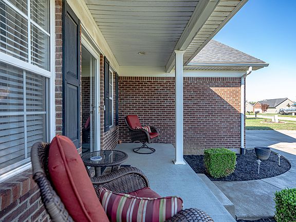3rd image of 303 Eagle Feather St