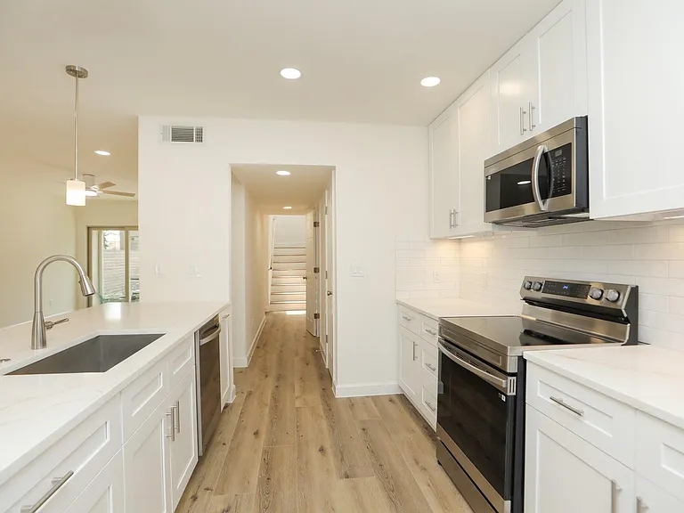 2050 Augusta Dr — Photo 12