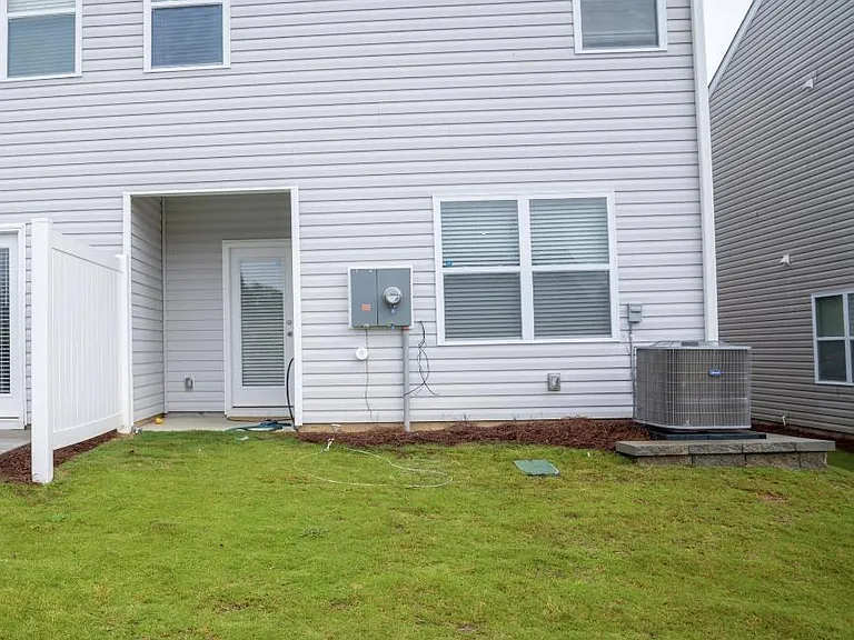 1564 Katherine Ct — Photo 9