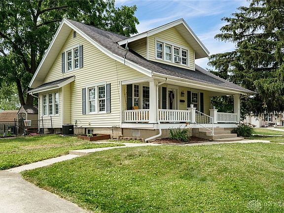 2nd image of 207 Ne Cir