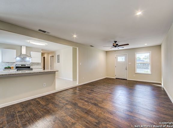 2nd image of 1027 La Manda Blvd