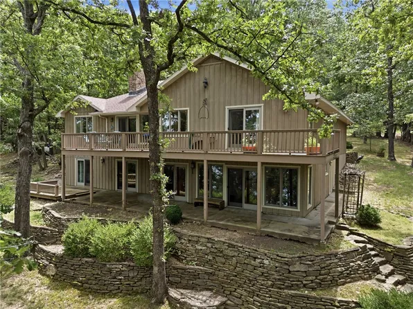 891 Lakeview Dr, Eureka Springs, AR 72631