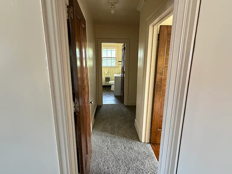 489 W Judson Ave — Photo 2