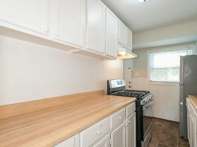 10301 Ross Cir — Photo 1