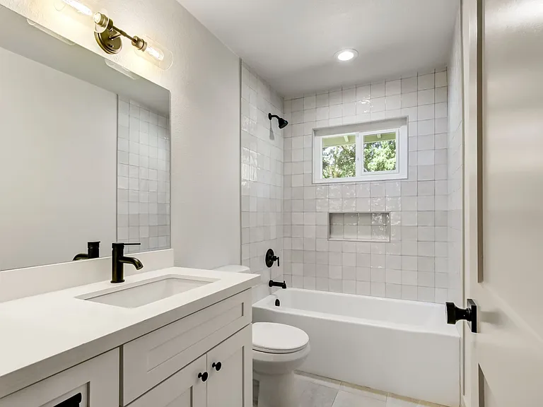 965 Jonas Ave — Photo 33