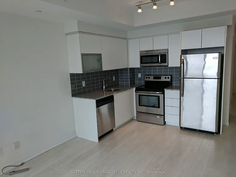 150 E Liberty St #508 — Photo 2