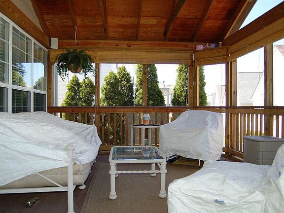SCREENED IN PORCH