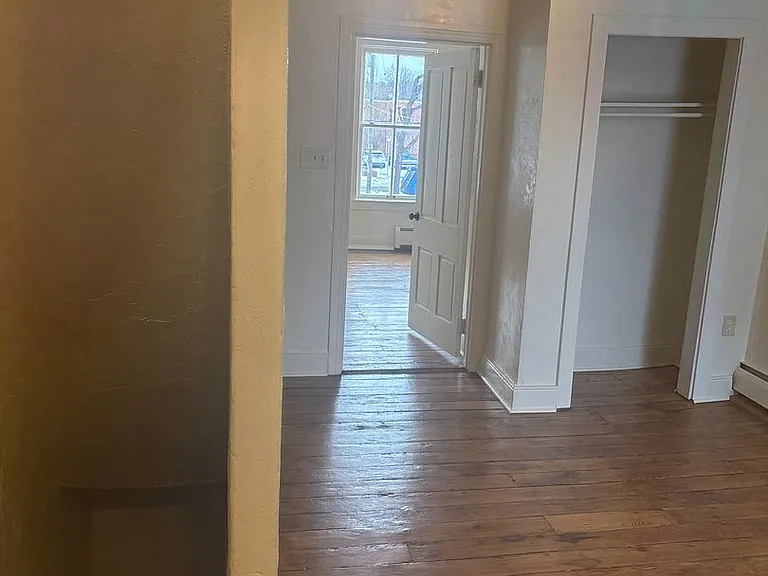 131 E Maple St — Photo 11