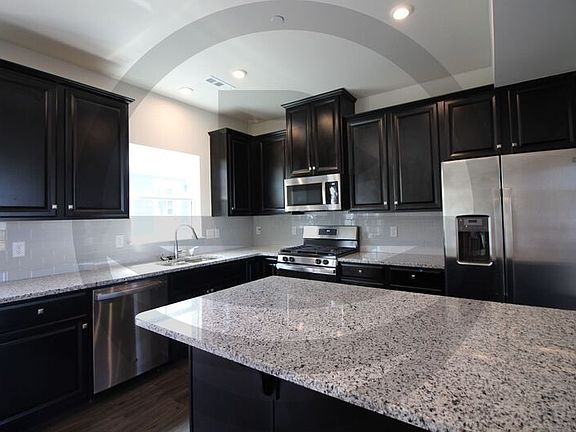 3rd image of 1055 Oglethorpe Dr