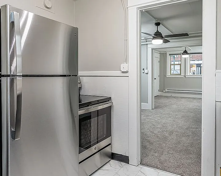 Elegant Renovation! HUGE 1 Bed 1 Bath Available Now! — Photo 17
