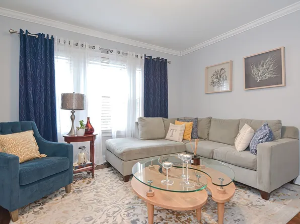 1565 River St #1, Hyde Park, MA 02136