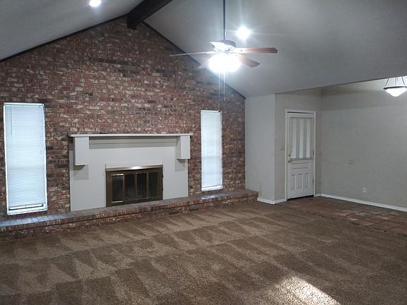 3rd image of 915 42nd St SE