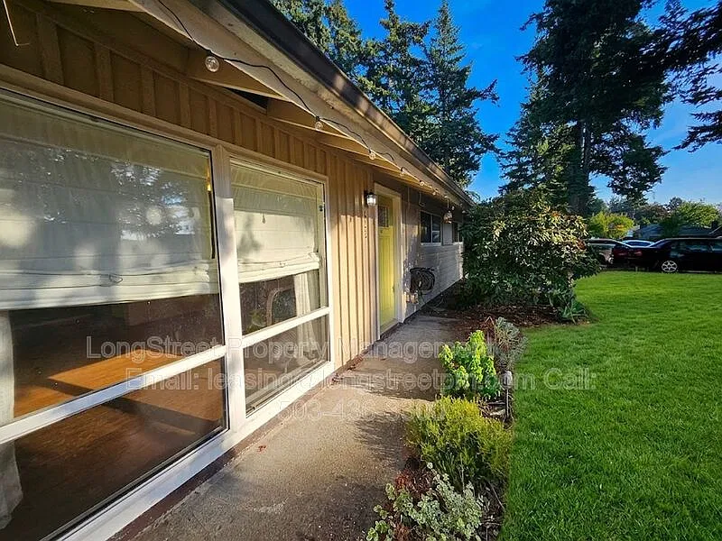 3 bed, 1.0 bath, 1000 sqft, $2,295 — Photo 4