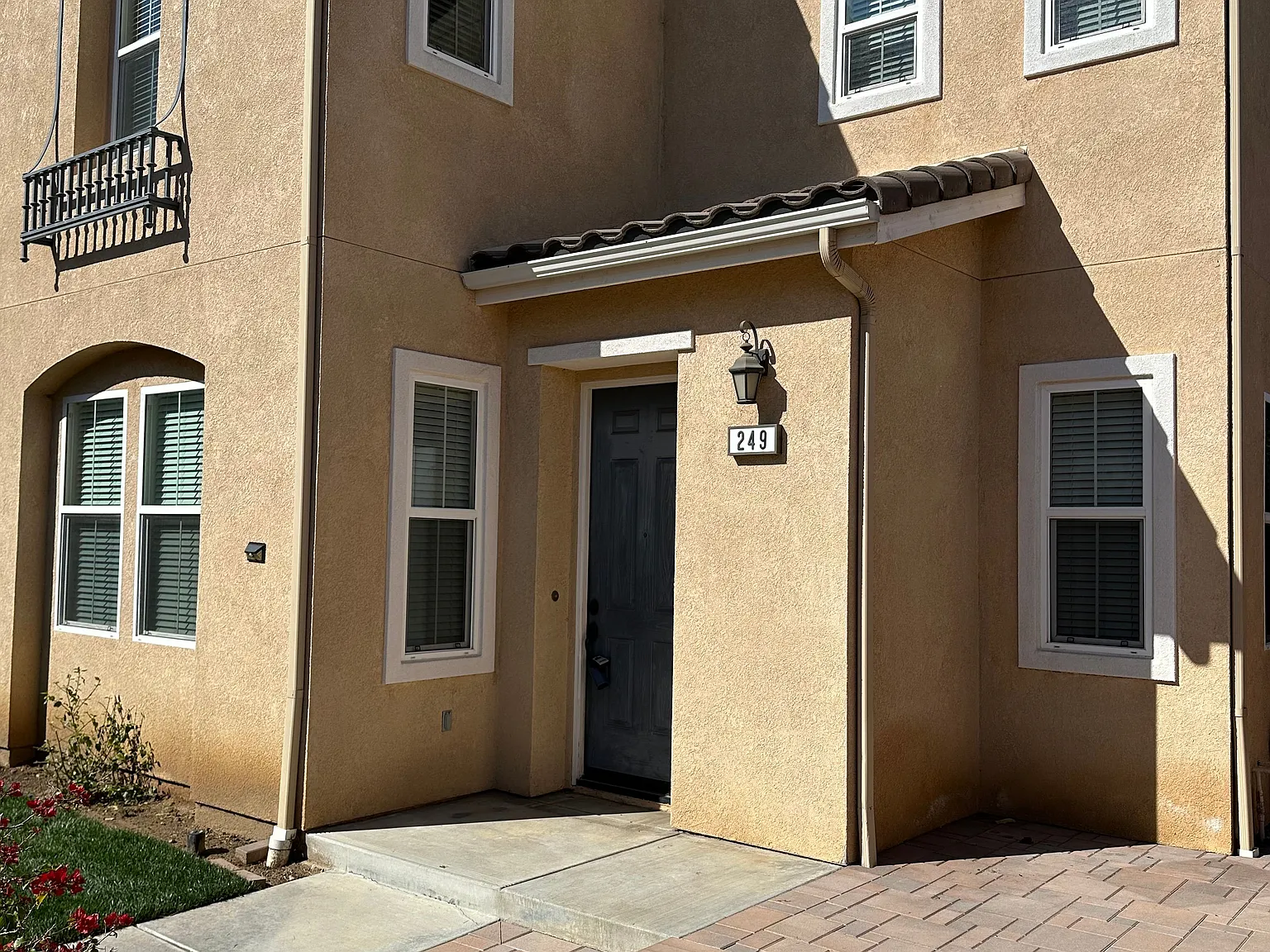3 bed, 3.5 bath, 2264 sqft, $4,000 — Photo 2