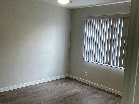 4th image of 4121 Somerset Dr #F