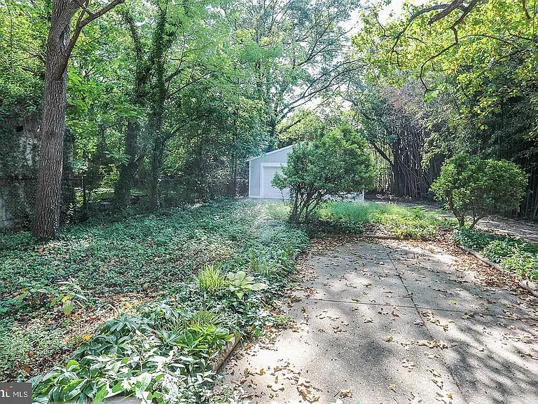 8511 Potomac Ave — Photo 31